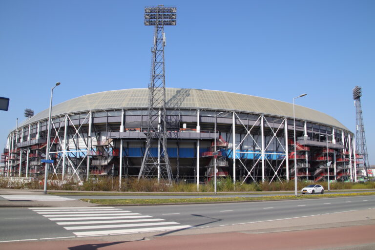 Krimpenaar aangehouden voor mishandeling en vernedering tijdens wedstrijd Feyenoord